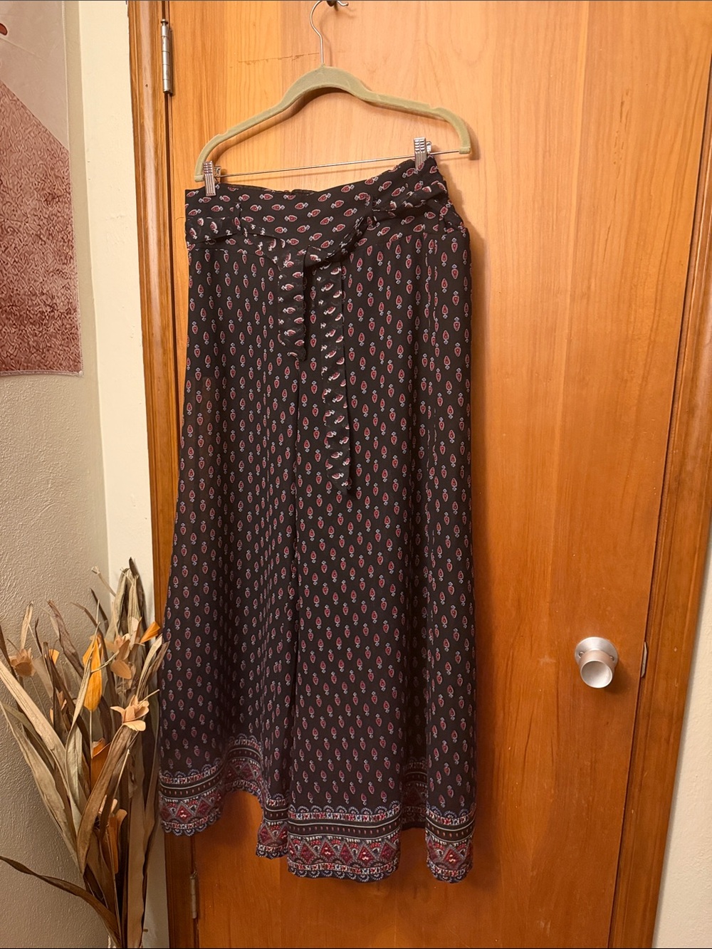 Truth Black pants with Pink Paisley Motif